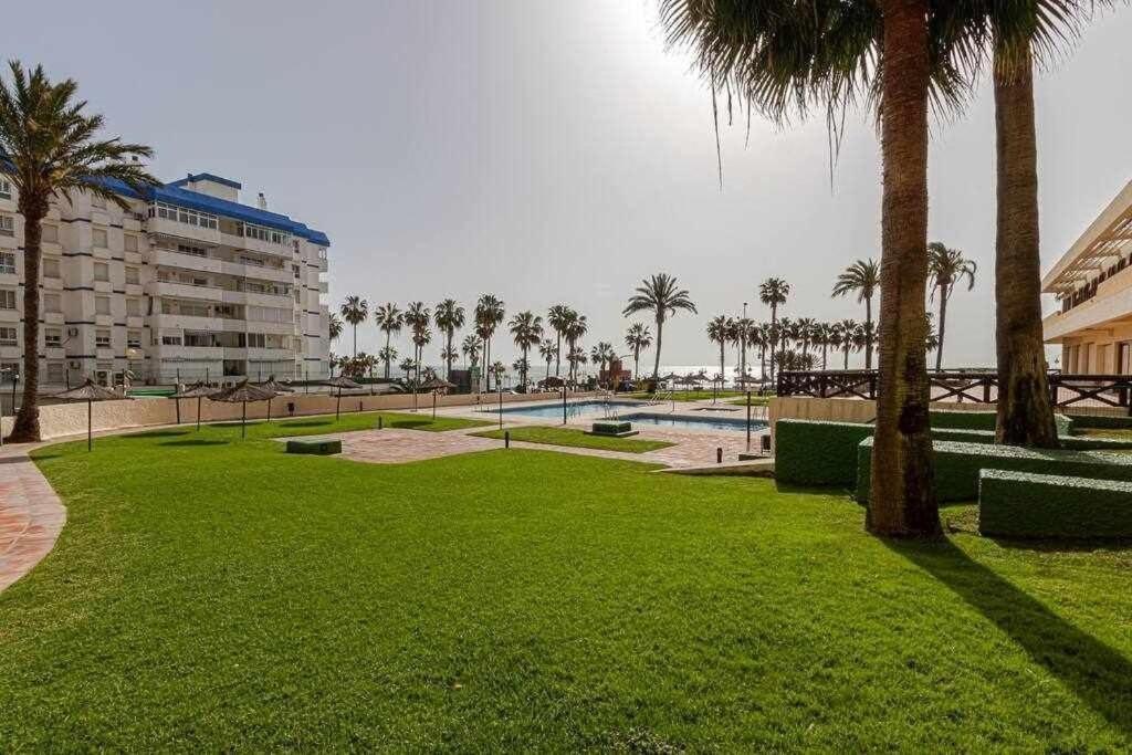 797 Holiday Rentals- Apartamento En Aloha Playa Frente Al Mar Benalmádena Eksteriør billede